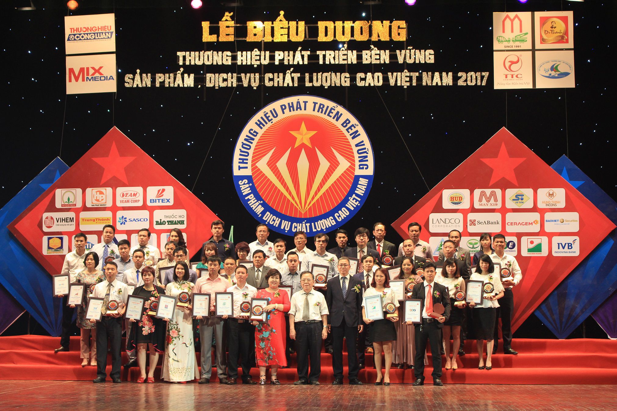 5Landco tu hao vinh danh top 50 thuong hieu phat trien ben vung san pham chat luong cao VN 2017