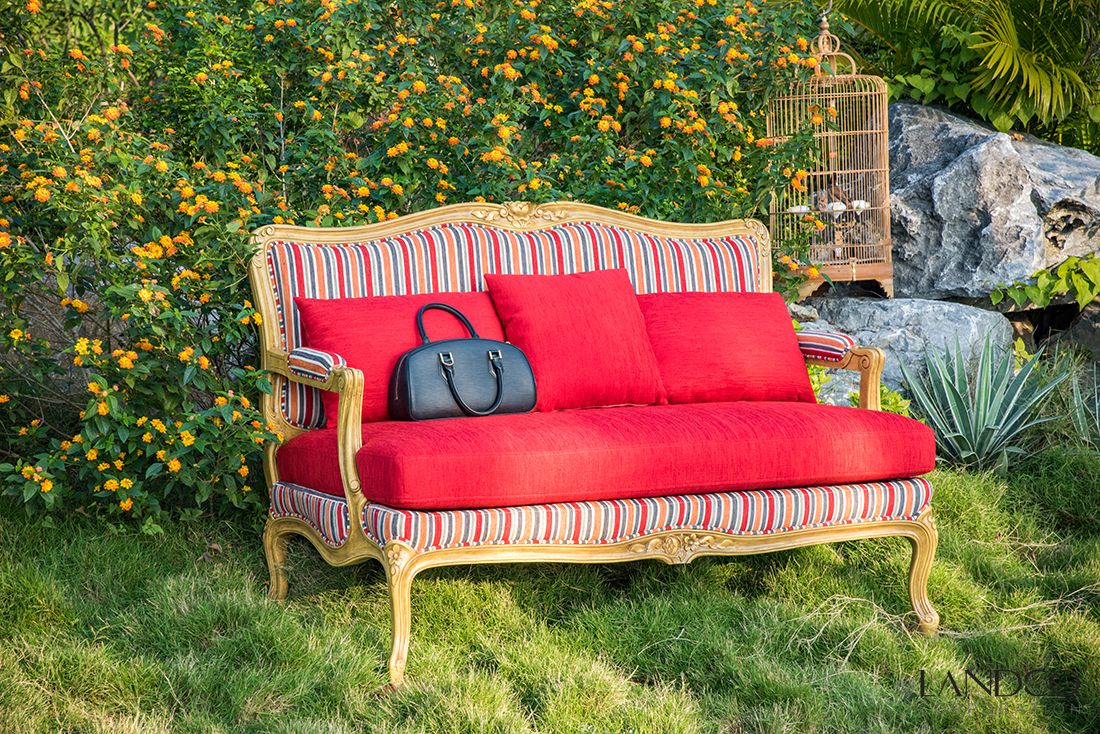 Landdecor thiết kế sản phẩm nội thất ghế sofa Sultan và được sản xuất bởi nhà máy sản xuất nội thất Landco