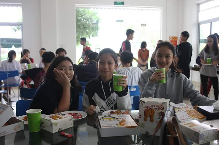 5Doan hoc sinh vinshool tham quan nha may san xuat go noi that landco